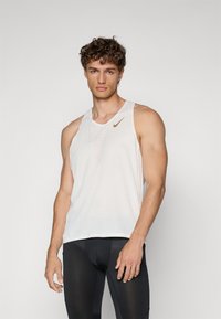 Nike Performance - JAKOB - Top - sail/metallic gold Imagen en miniatura 1