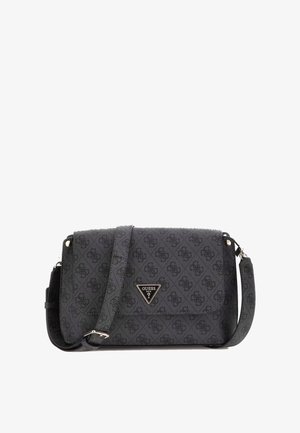 Sac bandoulière noir en matériau synthétique texturé, motif de logo en relief, sangle ajustable et accent en métal argenté.