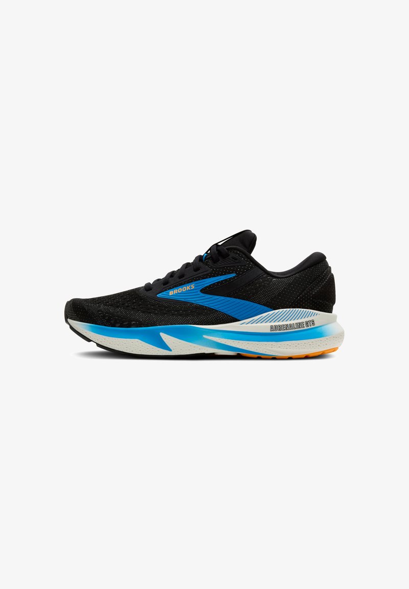 Chaussures de sport noires avec une tige en mesh respirant. Accents bleus sur les côtés et la semelle intermédiaire, avec une semelle extérieure rembourrée et un motif texturé.