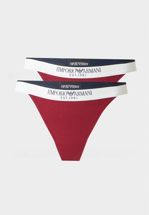 To røde Emporio Armani damestrimler med hvide elastiske taljebånd med sort logo tekst og emblemer.