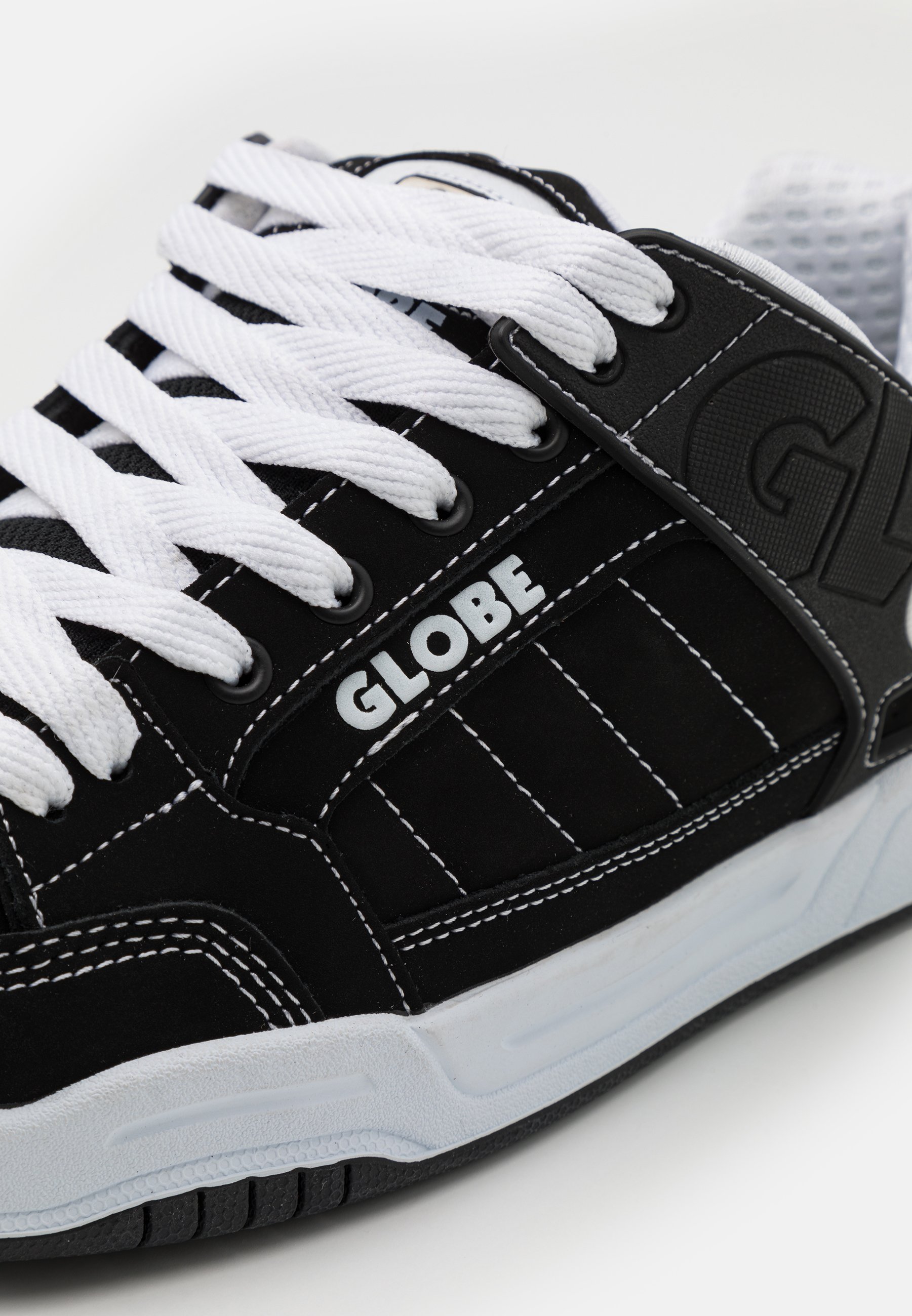 chaussure globe tilt