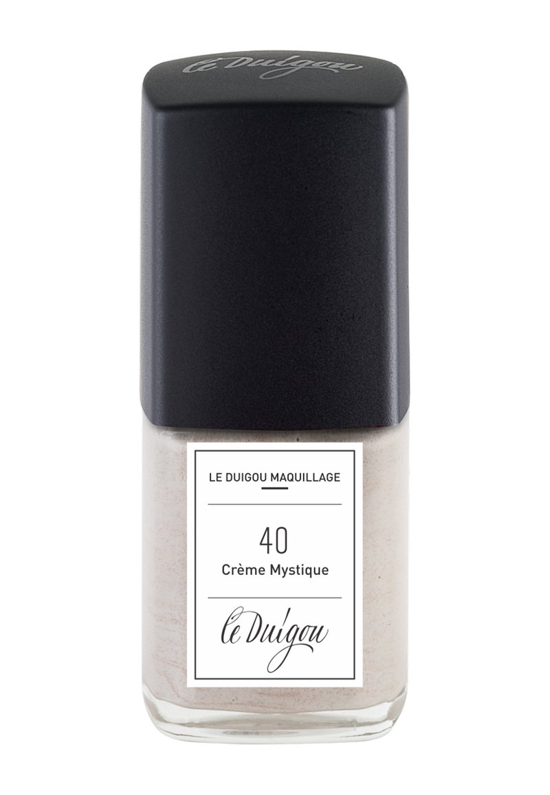 Nagellackflasche mit mattem schwarzen Quadratdeckel, transparentem Glasboden und einem weißen Etikett, das "40 Crème Mystique" in eleganter Schriftart zeigt.