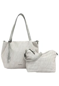 L'ensemble de sacs en tissu gris comprend un grand tote avec une base plate et des poignées courtes, ainsi qu'un petit sac bandoulière zippé. Les deux possèdent des surfaces texturées.