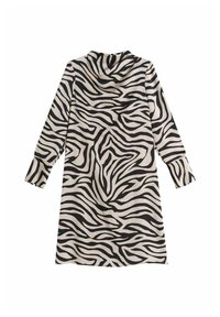 Robe à motif zèbre en crème et noir, dotée de manches longues, d'un col montant et d'une silhouette fluide avec une texture lisse.