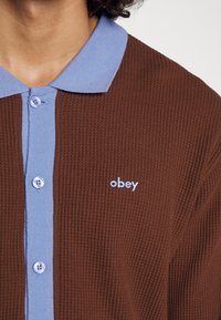 Obey Clothing ACCOMPLISH THERMAL BUTTON FRONT UNISEX - Gilet - sepia