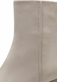 Tamaris Platform ankle boots - ivory