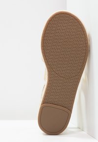 MICHAEL Michael Kors Sandali con plateau - gold-coloured