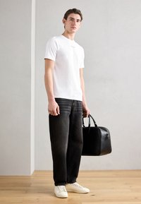Thumbnail Image 3