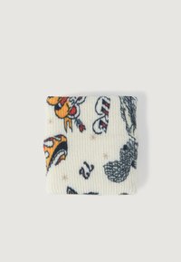 Pungă din țesătură tricotată în crem, cu modele colorate de desene animate, inclusiv pizza și animale, având o textură ribbed și o formă compactă rectangulară.