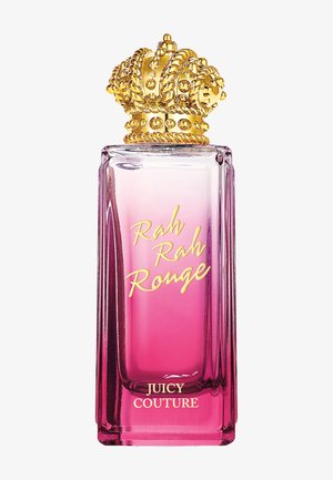 Das Parfüm Rah Rah Rouge von Juicy Couture präsentiert sich in einer Glasflasche mit pinkem Farbverlauf, die von einem mit Edelsteinen verzierten, goldenen Kronenverschluss gekrönt wird.