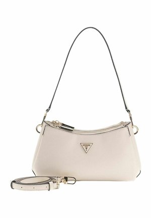 Sac à bandoulière en cuir beige avec une bandoulière amovible, des ferrures dorées, une fermeture éclair et un logo de marque triangulaire à l'avant.