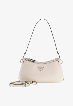 Sac à bandoulière en cuir beige avec une bandoulière amovible, des ferrures dorées, une fermeture éclair et un logo de marque triangulaire à l'avant.