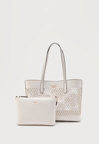 Kijelölve, off white