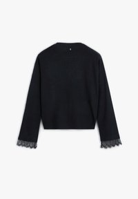 Pull noir court à manches longues, en tissu tricoté, avec des bordures en dentelle aux poignets, un décolleté rond et une fermeture à boutons à l'arrière.