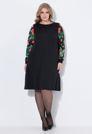 Abito nero con maniche lunghe a fantasia floreale dai colori vivaci; lunghezza fino al ginocchio, vestibilità comoda, realizzato in tessuto morbido.