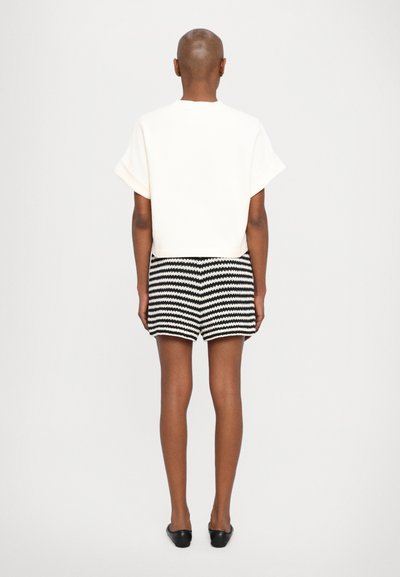 CLOSED CROPPED - Pamata T-krekls - off-white