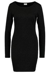 Czarna sukienka z długim rękawem z fakturowanej tkaniny z wypukłym wzorem w kropki; dopasowany krój, okrągły dekolt i długość do kolan.