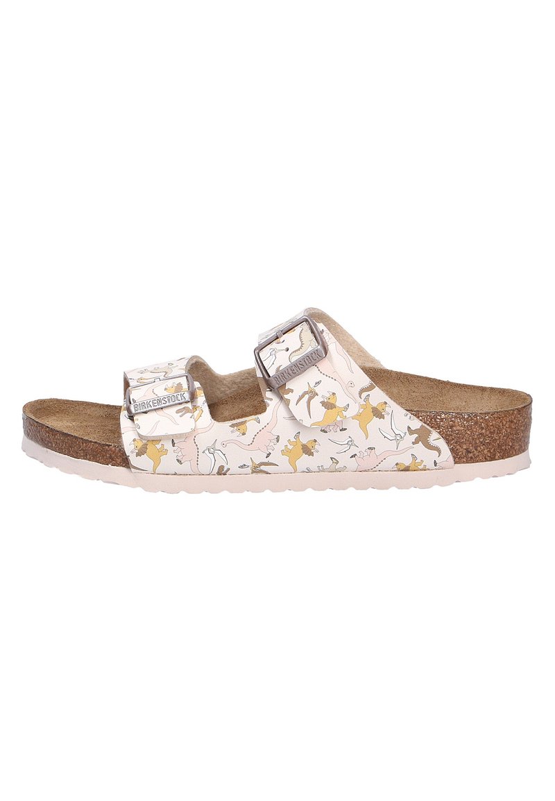 Birkenstock sandaal met kurken zool, twee verstelbare gespschoenen, met een gedrukt patroon van gele en witte dinosaurussen.