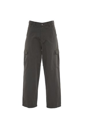 Cargo-broek in donkergrijze katoen. Kenmerken zijn wijde benen, meerdere zijzakken, knoopsluiting en een klassieke stiknaadafwerking.