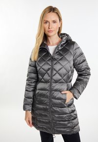 Quldet grå pufferjakke med hætte, med en frontlynlås og sidelommer. Glat, skinnende stof med et diamantmønster design.