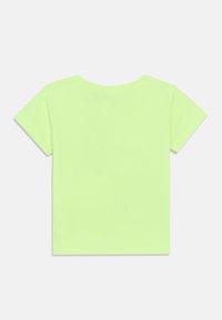 Κοντομάνικο T-shirt από βαμβάκι σε neon κίτρινο, με στρογγυλή λαιμόκοψη και απλό, μονόχρωμο πίσω σχέδιο. Το ύφασμα είναι λείο με ελαφριά ελαστικότητα.