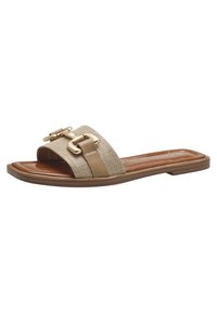 Sandalo scivoloso in tessuto beige con una larga fascia dotata di due accenti in metallo dorato, un plantare imbottito marrone e suola piatta.