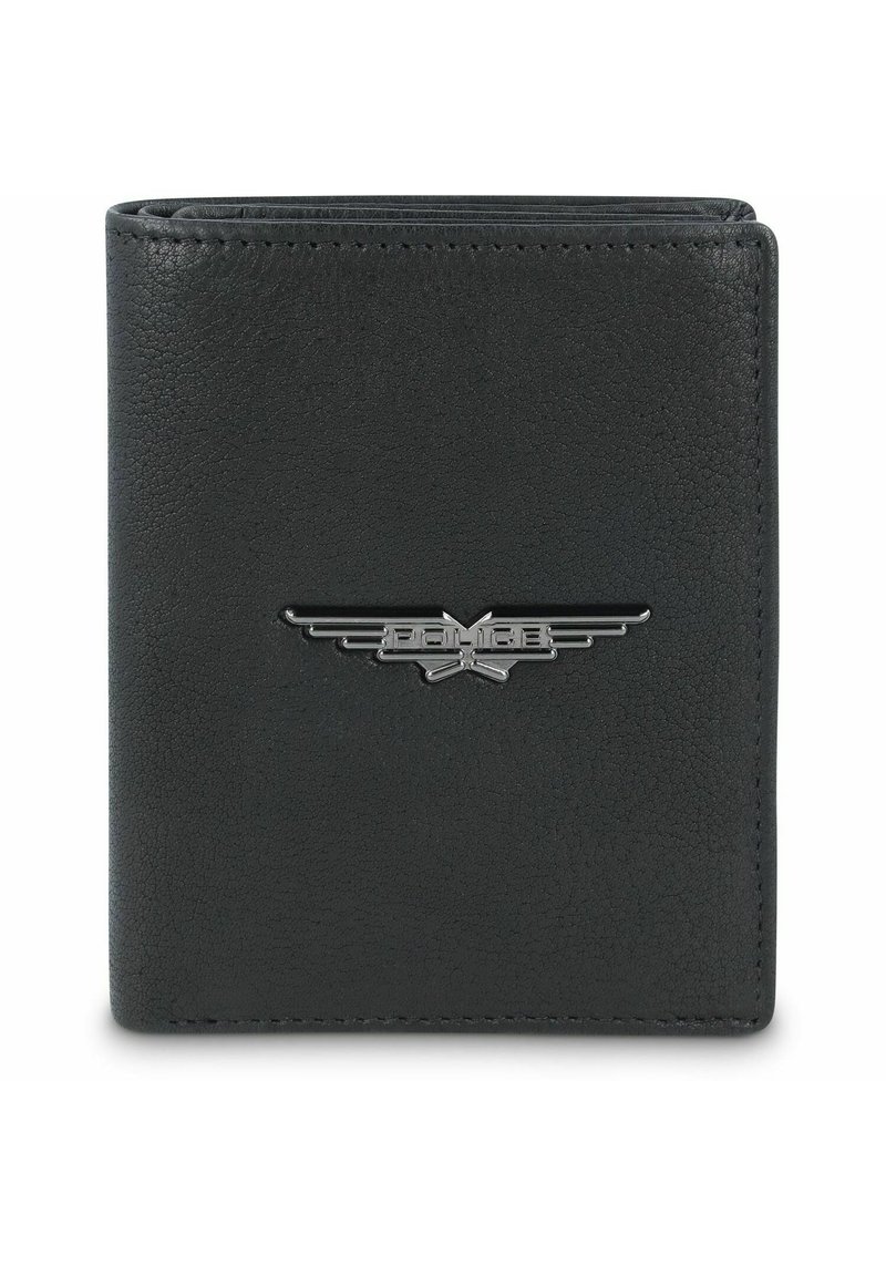 Zwarte leren portemonnee met een gestructureerde afwerking, voorzien van een zilveren metalen logo-accent met vleugels. Compromisloze bi-fold ontwerp.