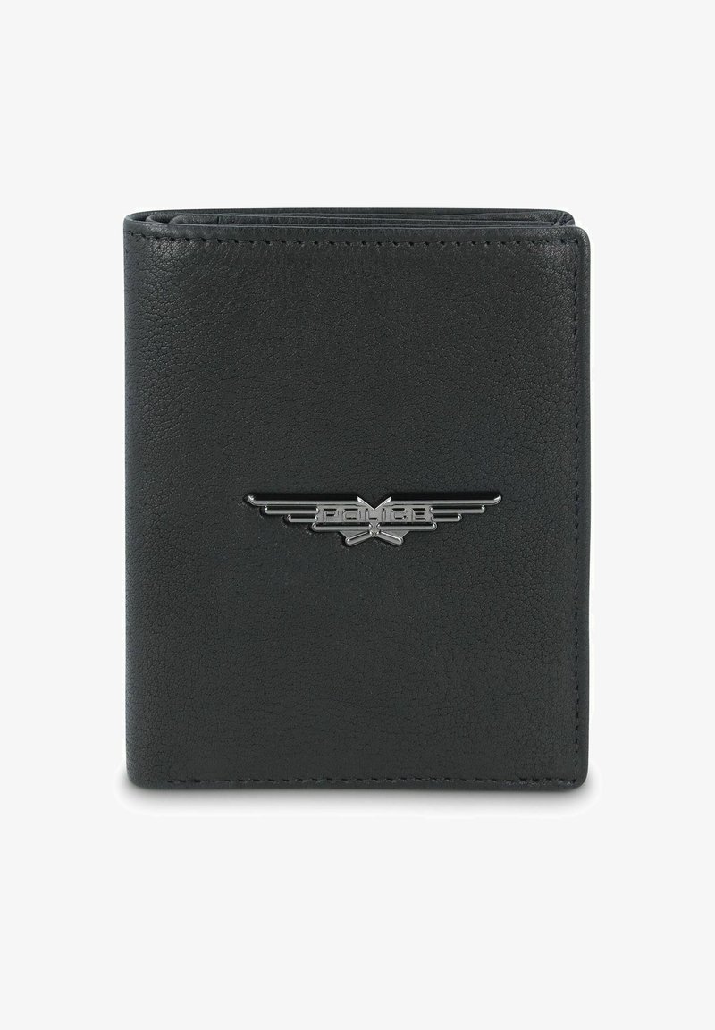 Zwarte leren portemonnee met een gestructureerde afwerking, voorzien van een zilveren metalen logo-accent met vleugels. Compromisloze bi-fold ontwerp.