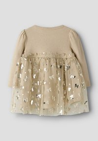 Beiges Kleid mit langen Ärmeln, geripptem Oberteil und einem durchsichtigen Tüllrock mit silbernen Schleifenmustern und Pailletten. Elastischer Taillendesign.