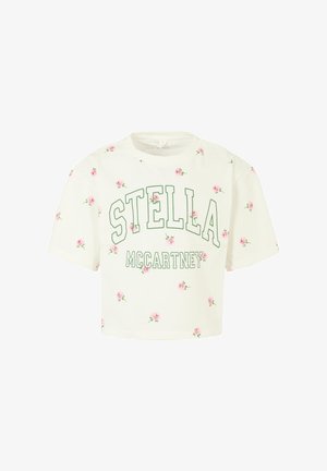 Witte cropped t-shirt met "STELLA MCCARTNEY" in groene tekst en een bloemenpatroon met kleine roze rozen verspreid over de stof. Korte mouwen.