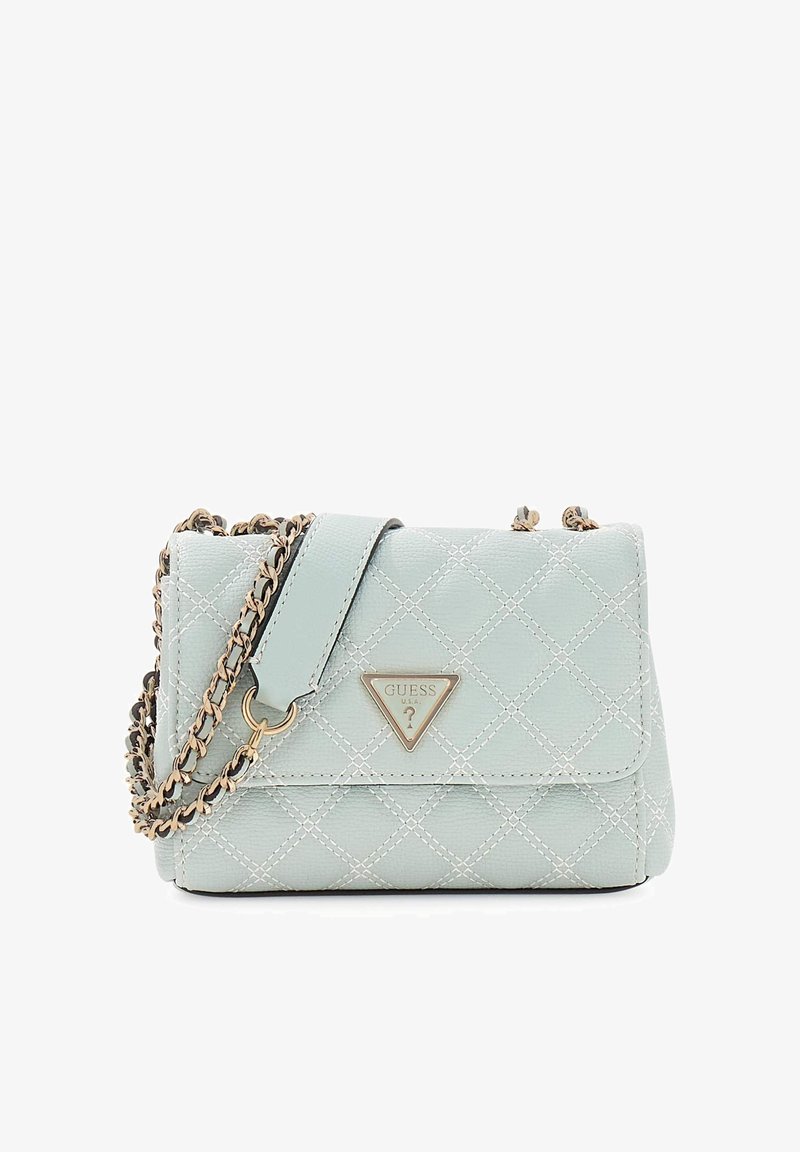 Licht turquoise gewatteerde handtas met een gouden kettingband, voorzien van een driehoekige logoplaat en witte stikseldetails. Ontwerp met flapsluiting.
