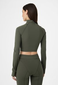 Fila APPAREL CORSICO SLIM CROPPED SCULPTURAL HALF-ZIP  - Pitkähihainen paita - deep depths