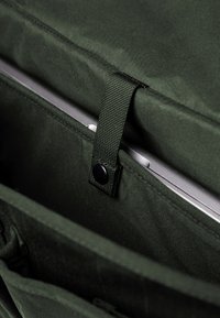 Sandqvist EVERYDAY MESSENGER UNISEX - Borsa a tracolla - dark green