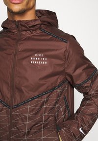 Nike Performance Veste de running - dark red