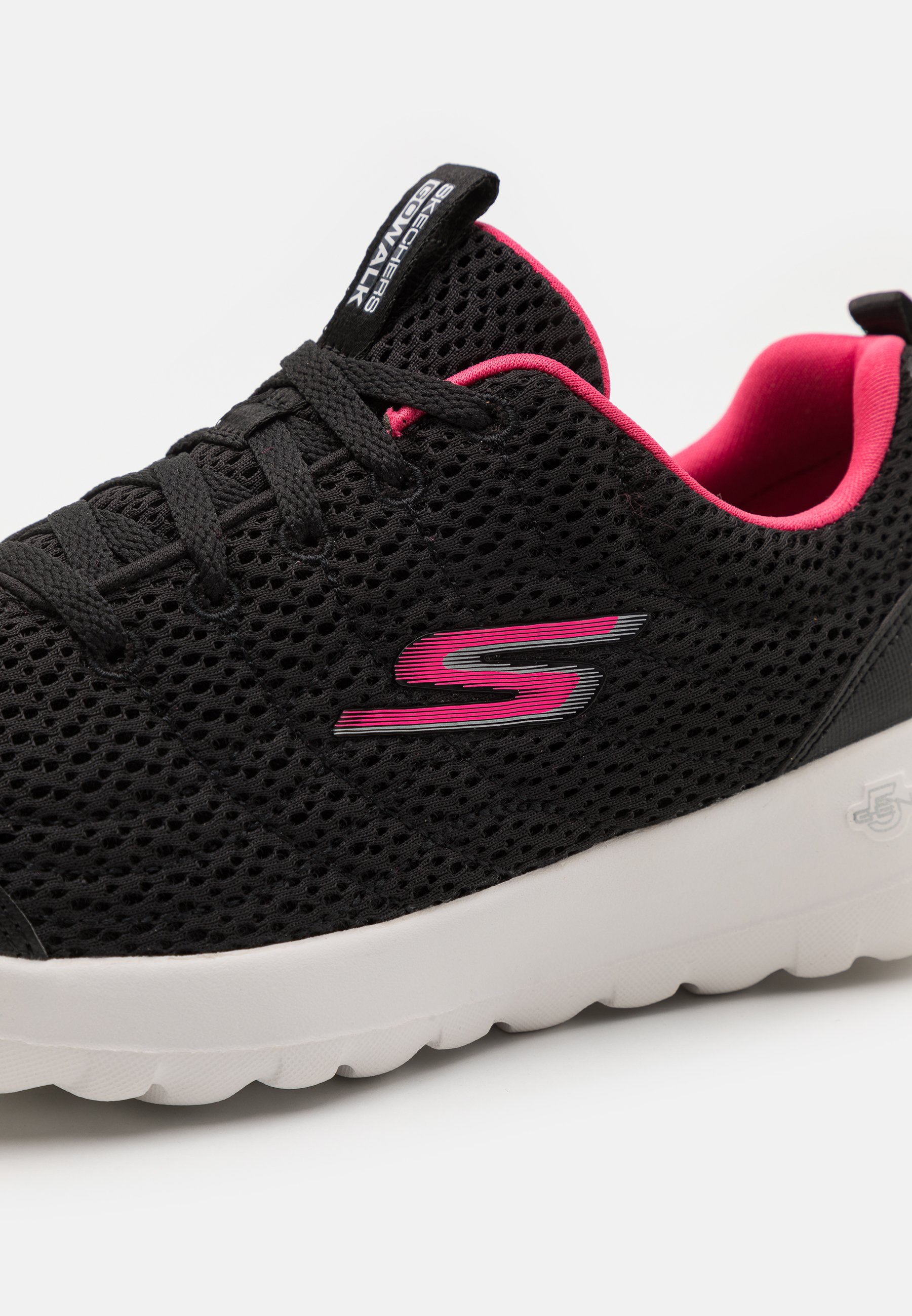 chaussures de course skechers