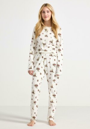Bloemige pyjama set in lichtroom, met een lange mouwen top en bijpassende broek met een elastische tailleband en een zachte, gladde textuur.