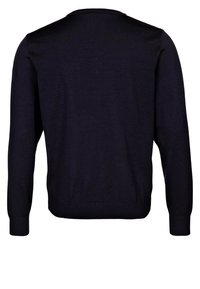 Marineblaues Strickpullover mit langen Ärmeln, Rundhalsausschnitt, geripptem Saum und Bündchen, glatter Textur, einfachem Design und ohne sichtbare Muster oder Details.