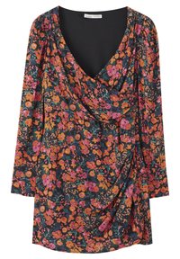 Vestido floral con mangas largas, escote en V profundo y frente drapeado. Presenta vibrantes flores naranjas, rosas y verdes oscuros sobre un fondo negro.