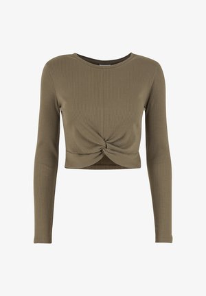 Top a maniche lunghe ribbed di colore verde oliva con scollatura rotonda e dettaglio frontale attorcigliato. Il tessuto sembra morbido con un design fitted e cropped.