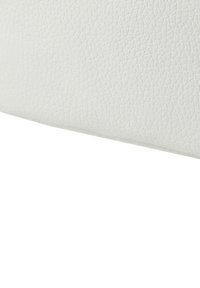 White leather pouch with a textured surface, featuring a subtle grain pattern and smooth edges, showcasing a minimalistic design.