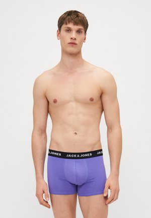Lila puuvillased bokseritrusid musta elastikvöödaga, millel on valge kiri "JACK & JONES". Siledat tekstiili ja sobivat disaini.