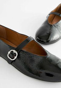 Next WIDE FIT SIGNATURE MARY JANE - Baleríny s páskem - black
