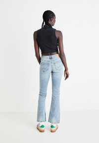 Wrangler Vaqueros bootcut - iceberg blue