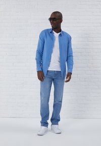 Pier One LINEN BLEND SHIRT - Cămașă - royal blue