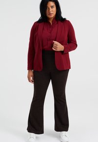 WE Fashion CURVE - Blejzr - red