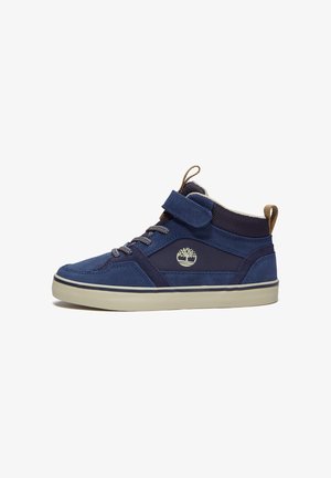 Baskets montantes bleues avec sangle velcro, lacets, semelle beige et logo arbre sur le côté, avec languettes sur la languette et le talon.