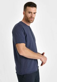 Le Temps Des Cerises NEO - Basic T-shirt - bleu