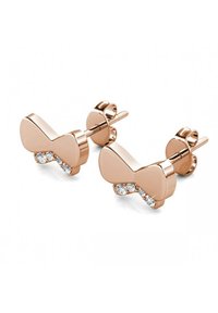 Orecchini in oro rosa con un design curvo, caratterizzati da tre piccoli cristalli trasparenti che accentuano la base. Finitura in metallo lucido, stile a bottone.