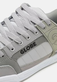 Globe TILT - Skeittikengät - triple grey