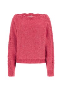 Pull en tricot rouge avec un large col, des détails texturés sur les côtés et des poignets côtelés. Le tissu semble doux avec une coupe légèrement décontractée.